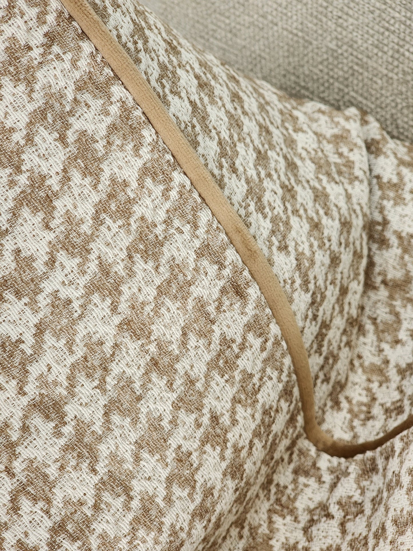 Zaria cushion