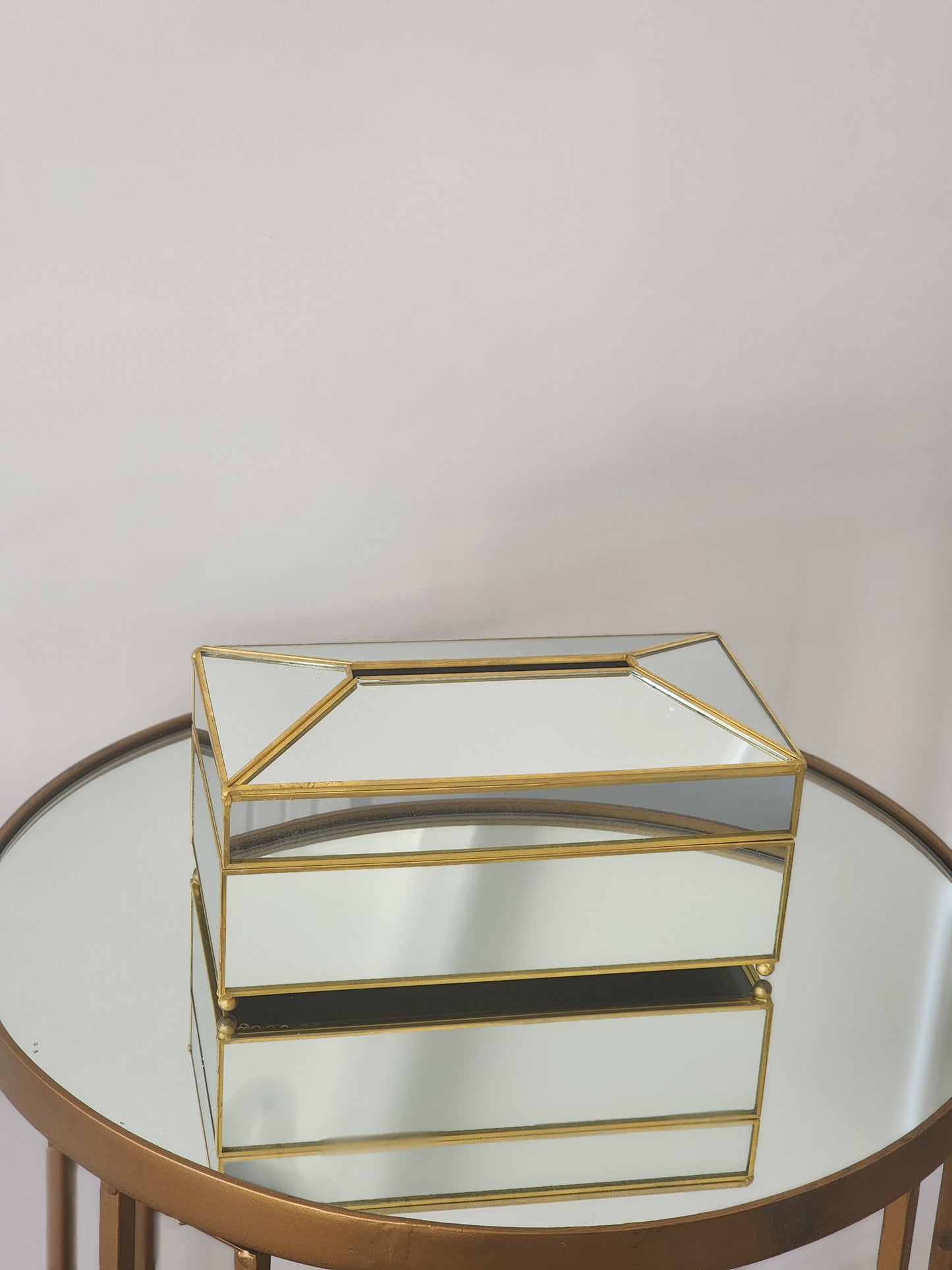 Lila tissue box decor