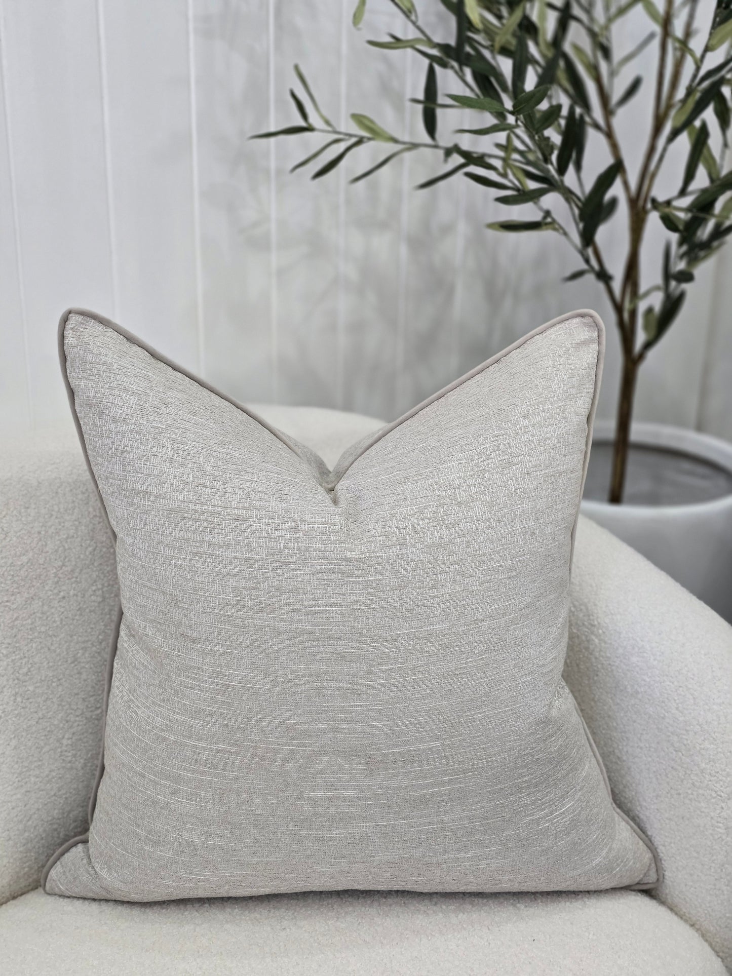 Neesa cushion
