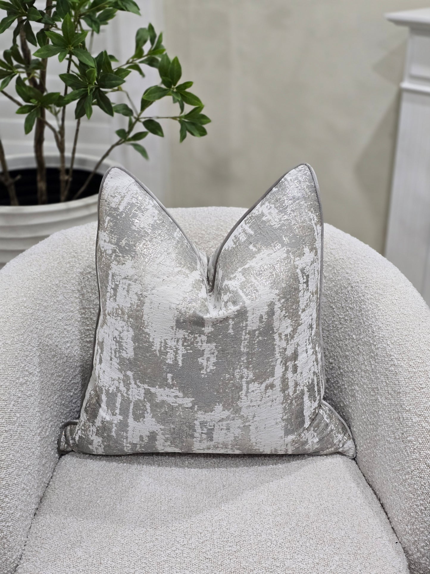 Holly cushion