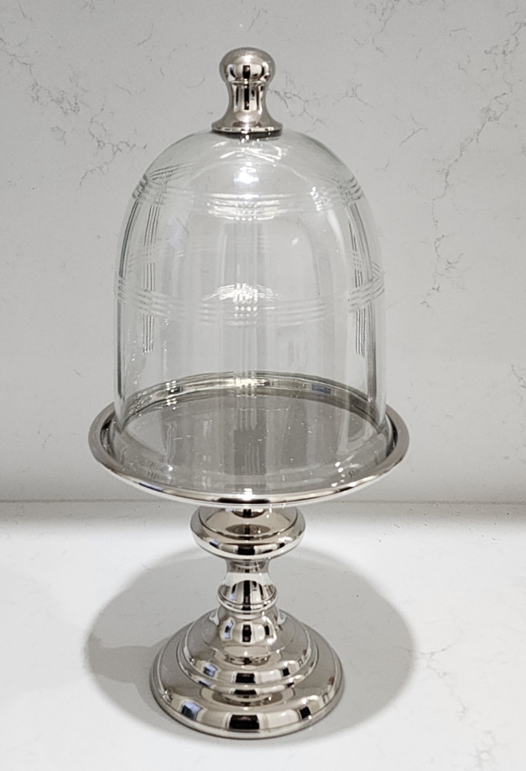 Maison dome cake stand decor