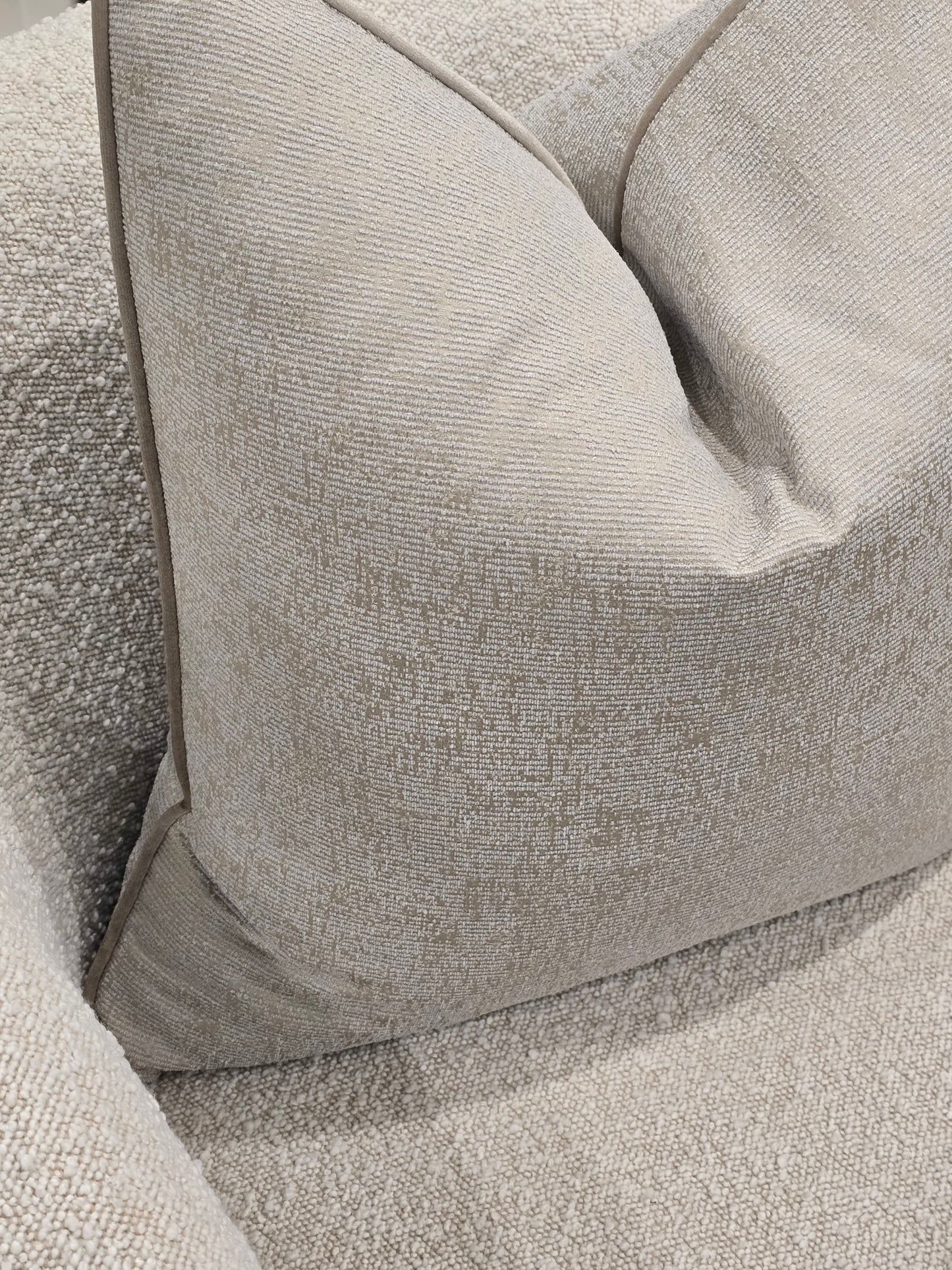 Sarayaa cushion
