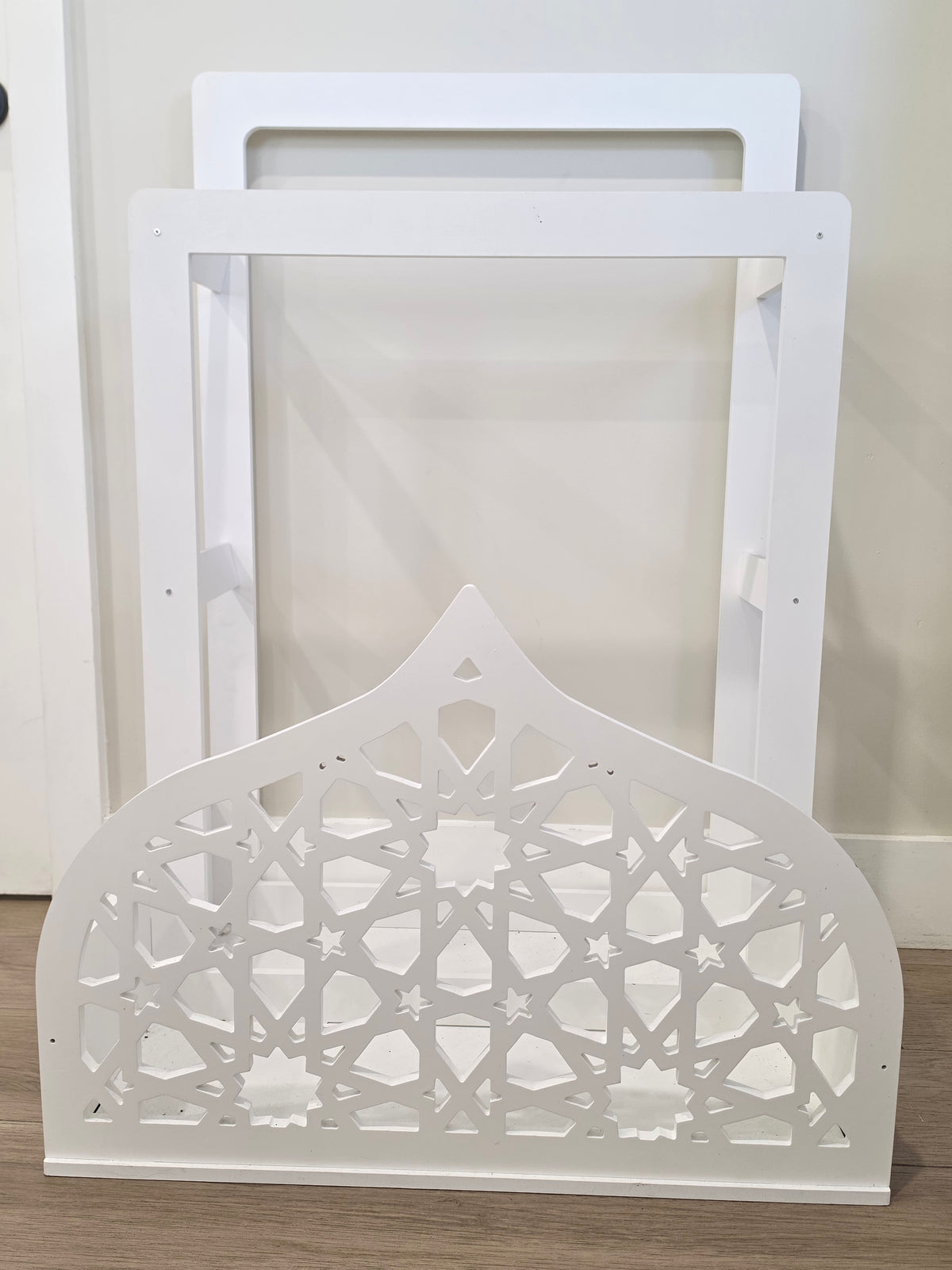 Rawdah prayer mat stand