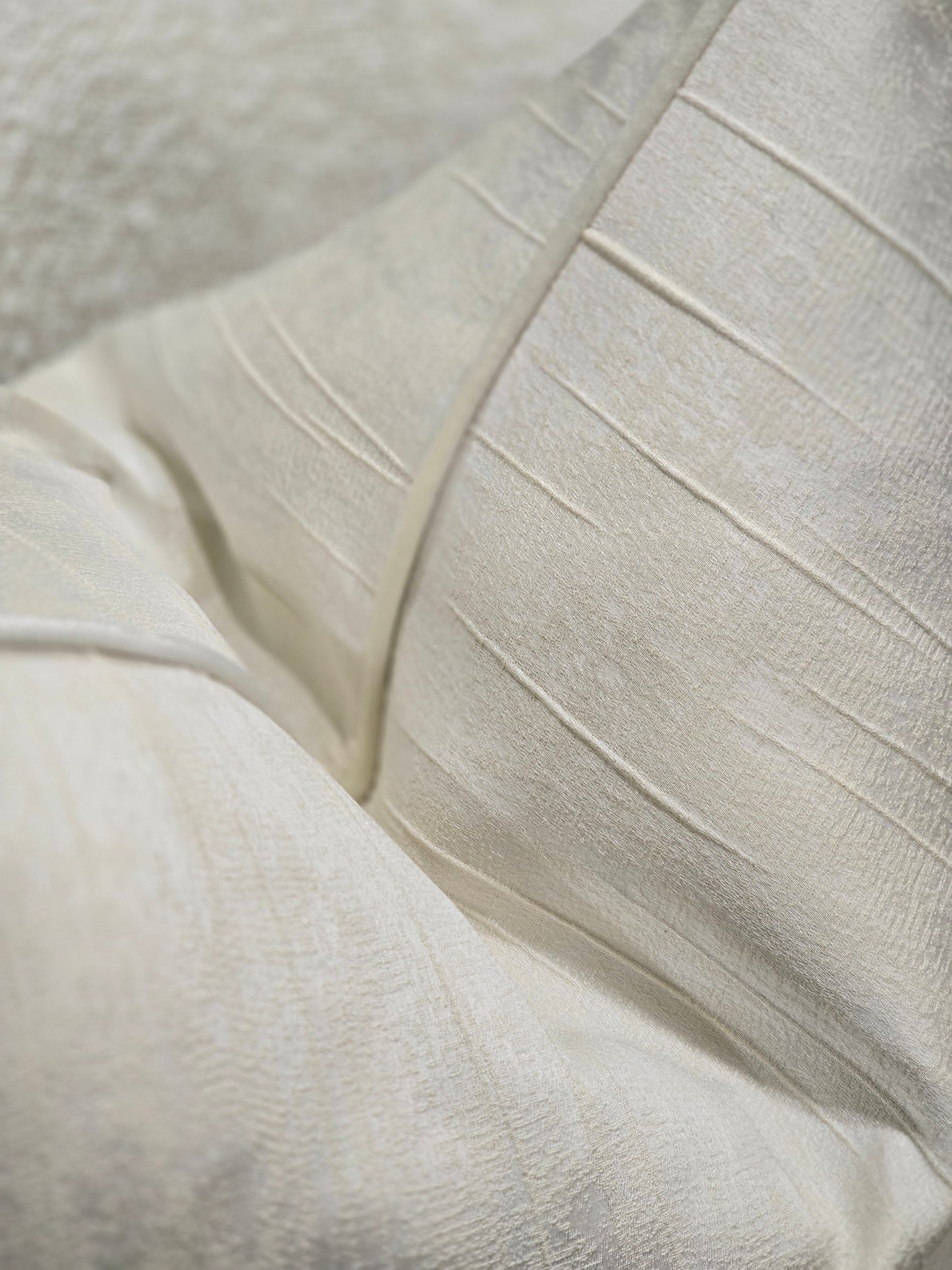 Noire cushion