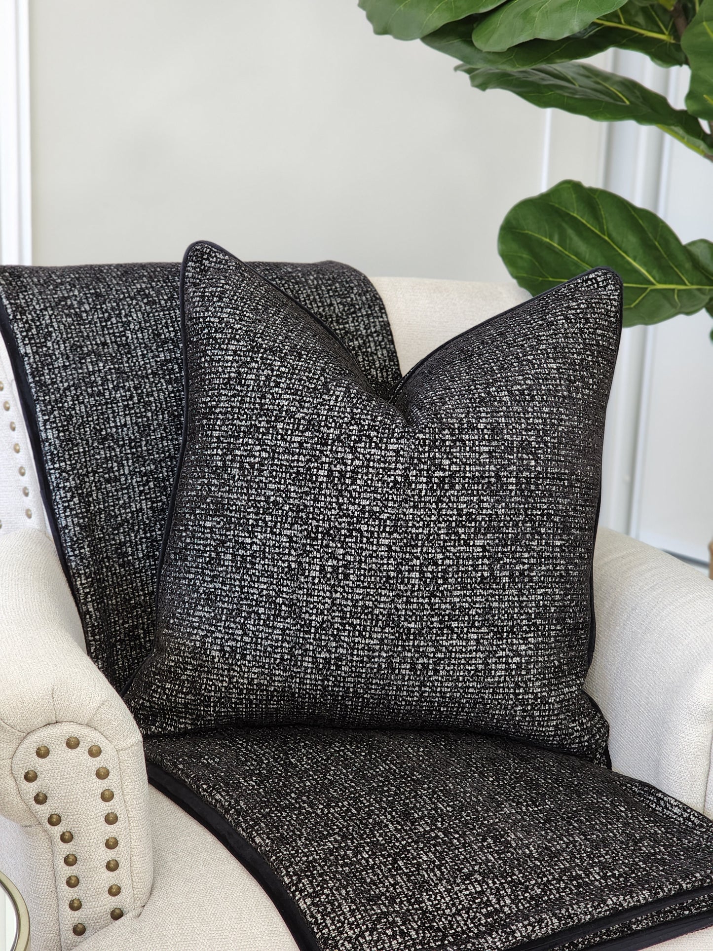 Victoria throw rug