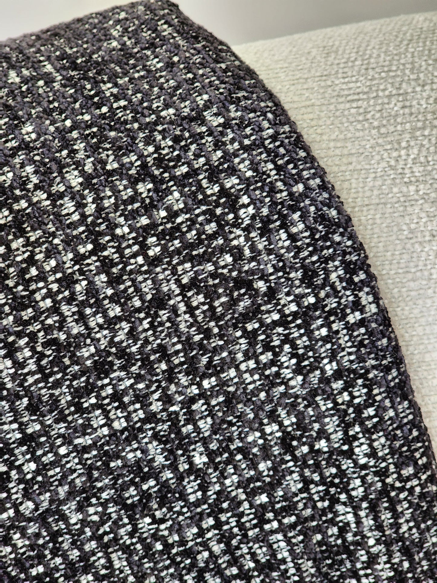Victoria throw rug