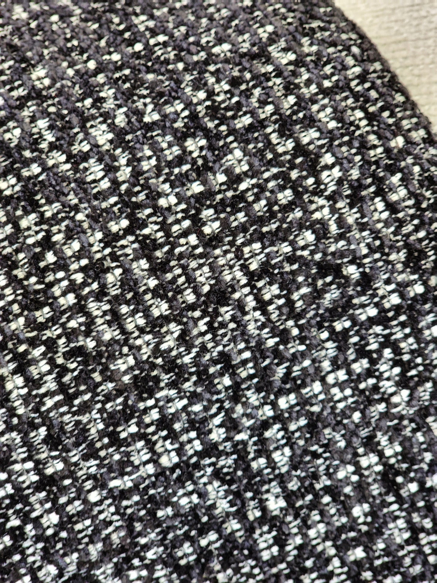 Victoria throw rug