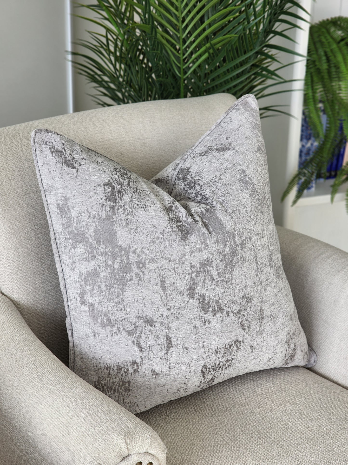 Adila cushion