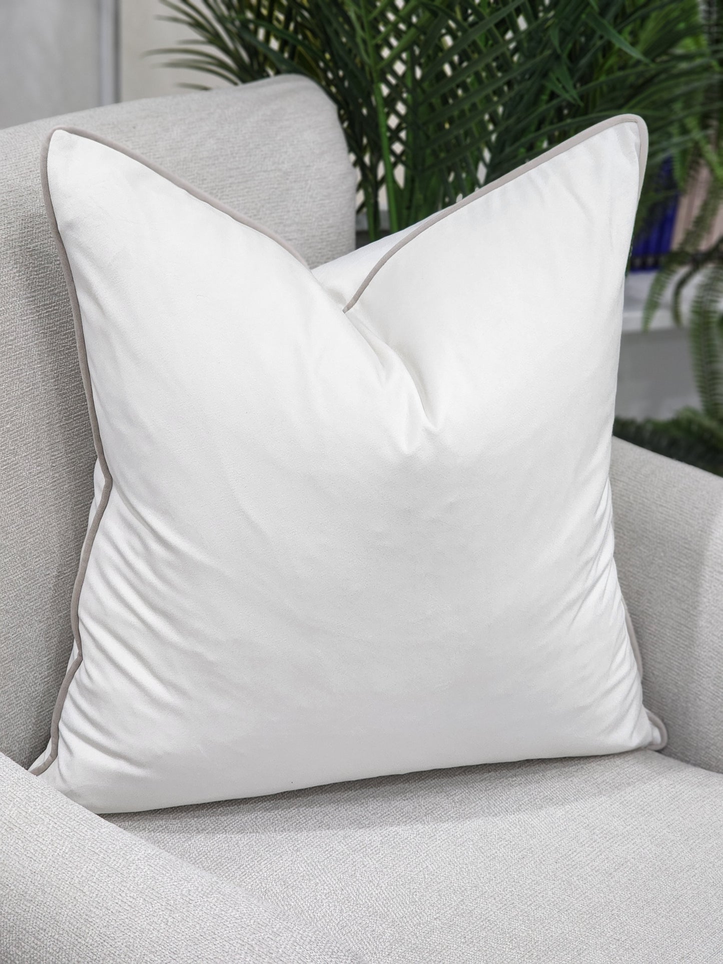 Diora cushion