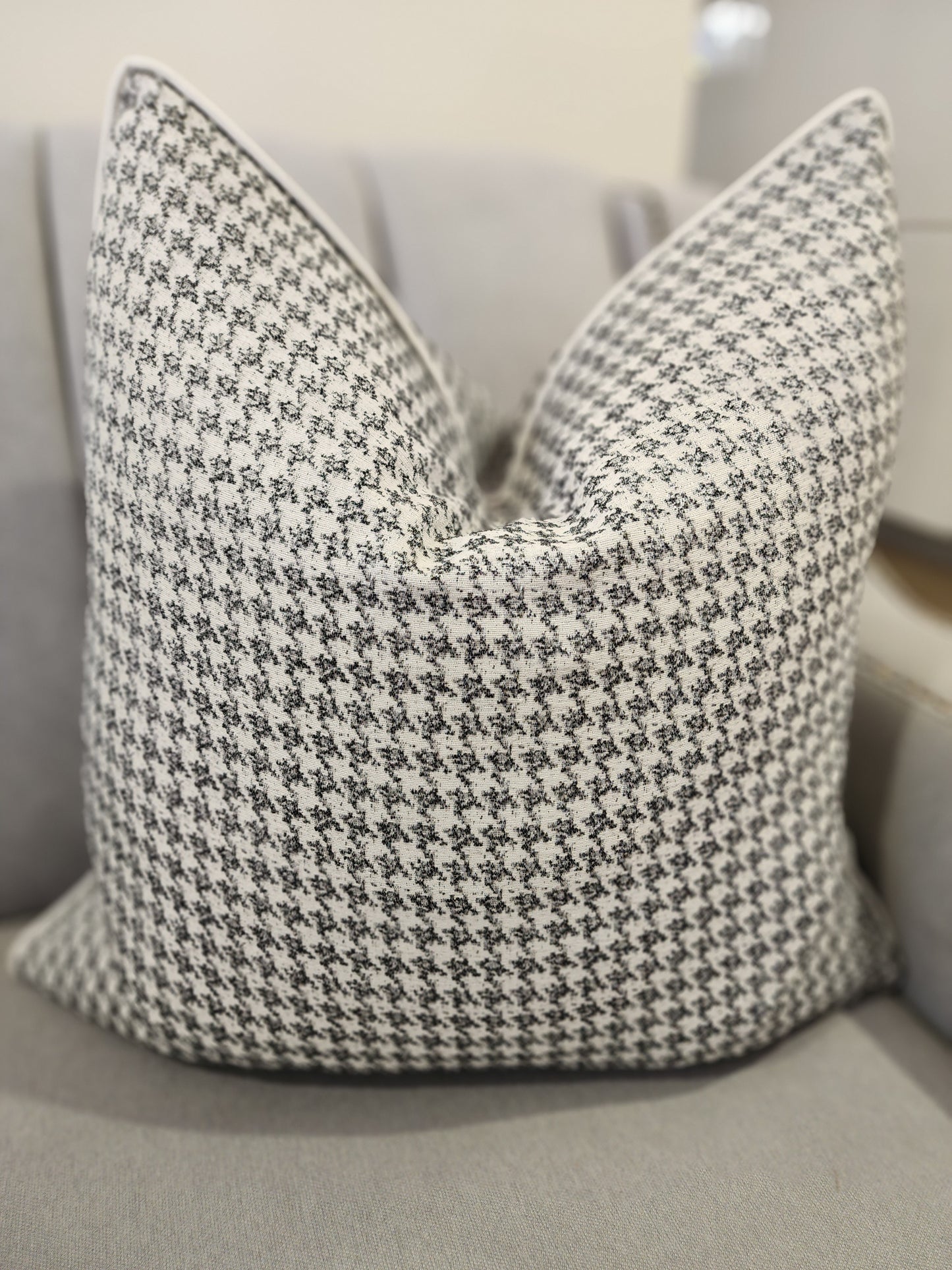 Sanem cushion