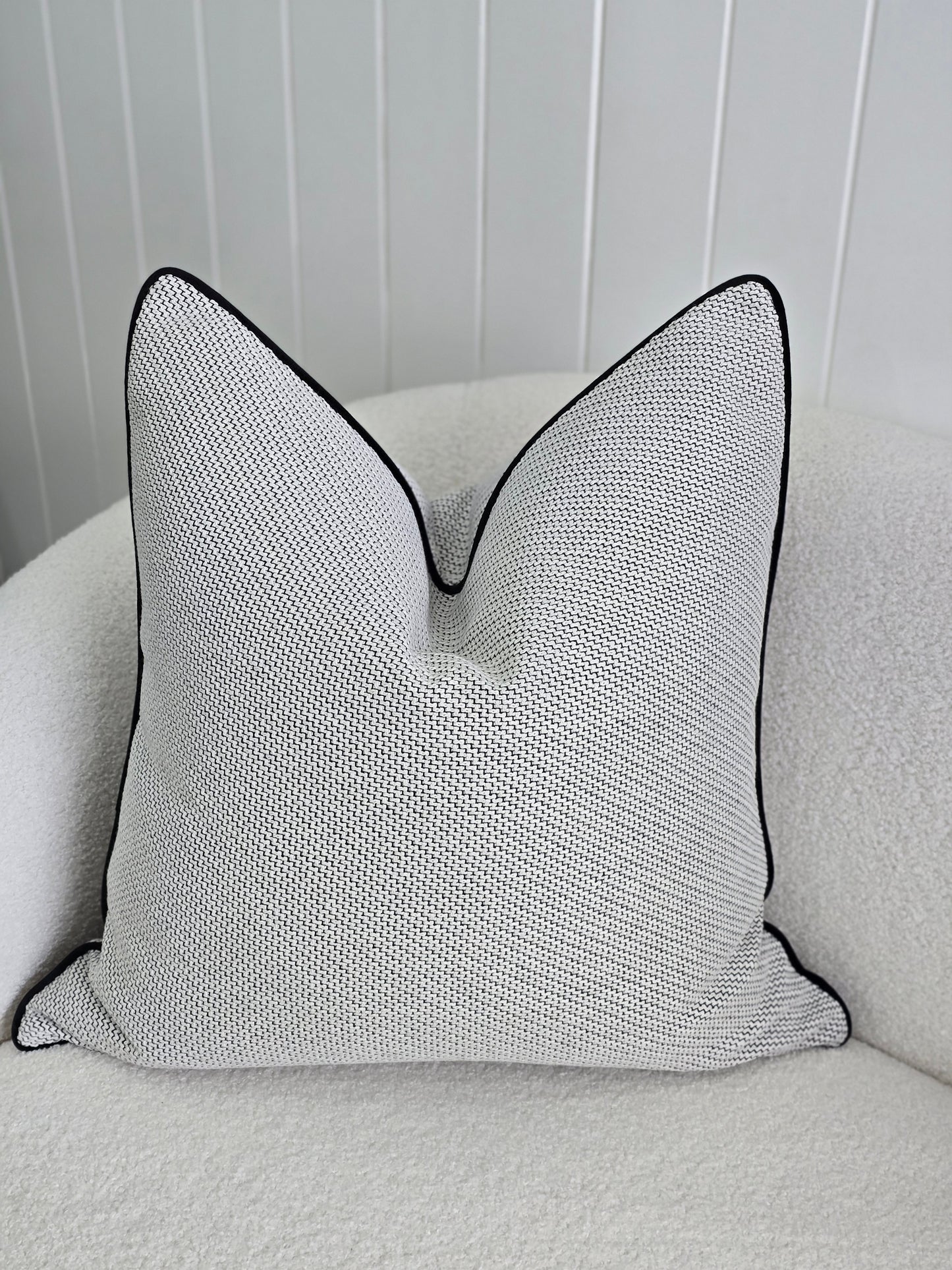 Zigrah cushion