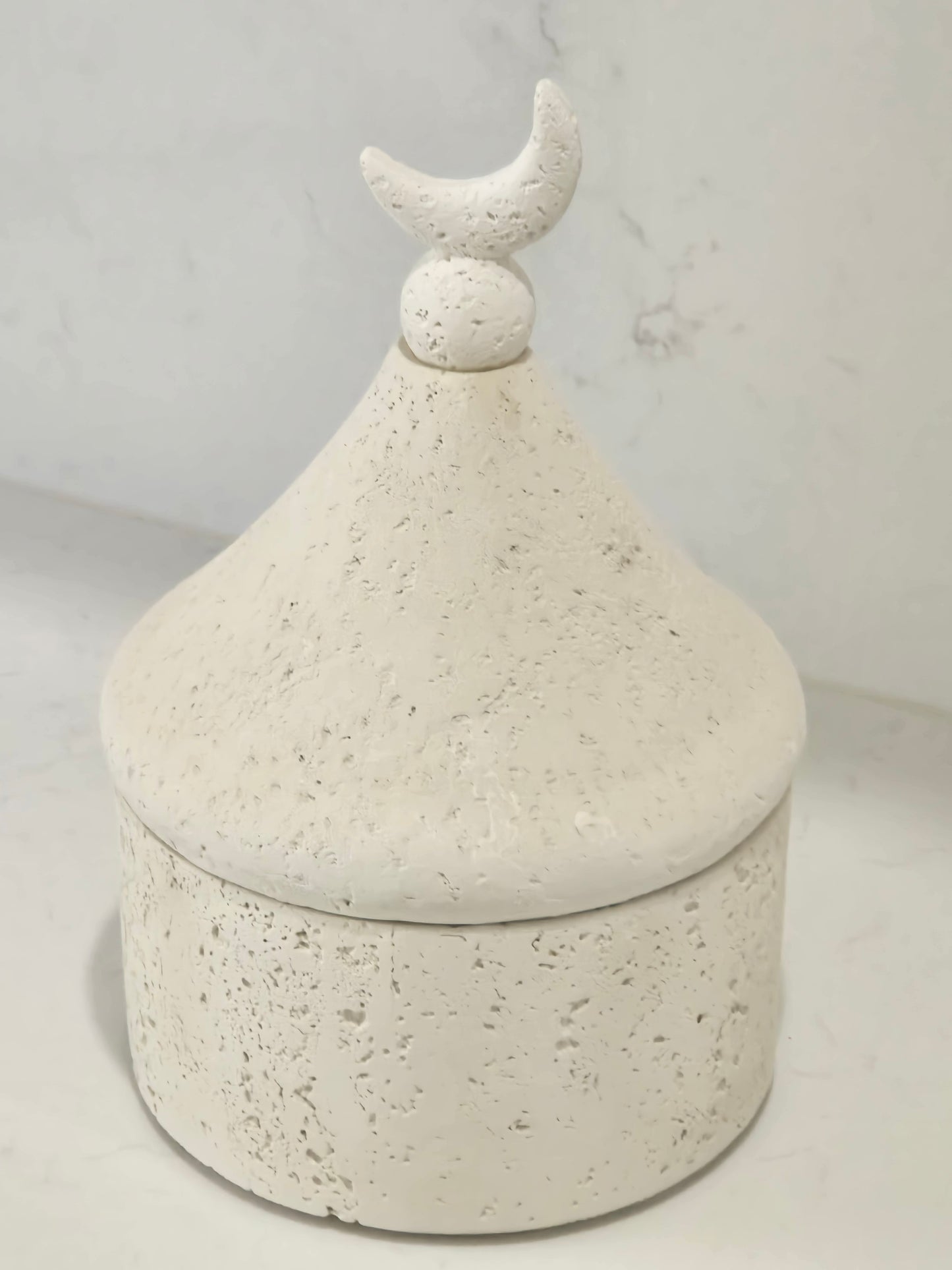 Hira moon jar