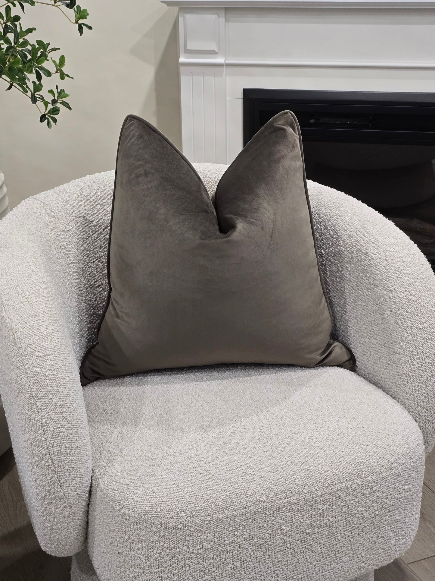 Amilea brown cushion