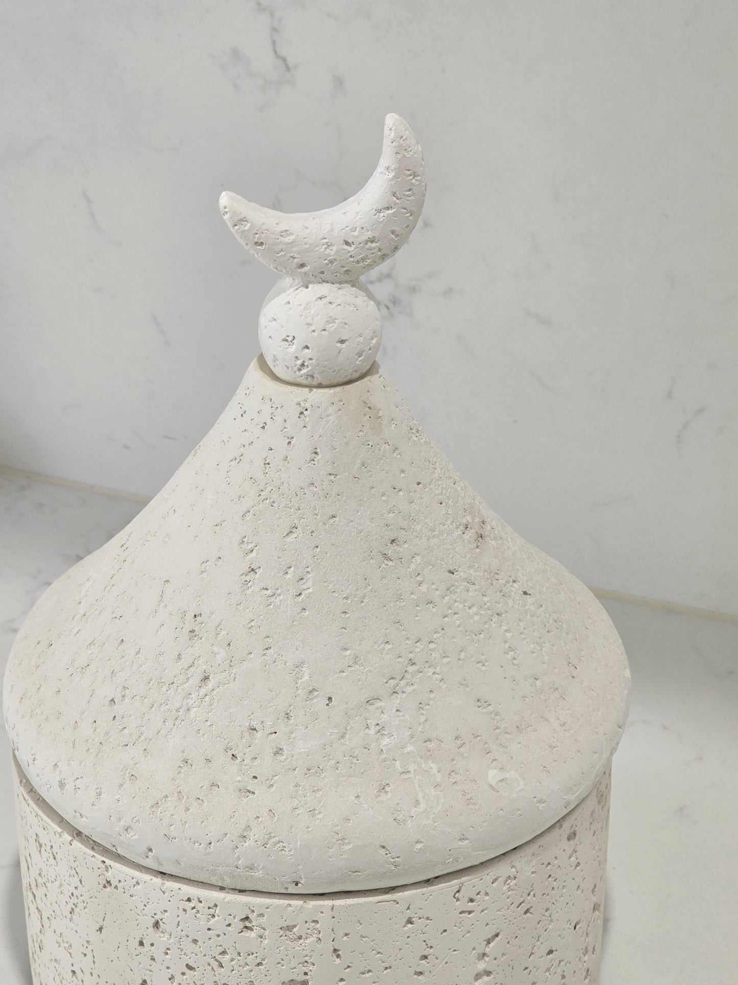 Hira moon jar