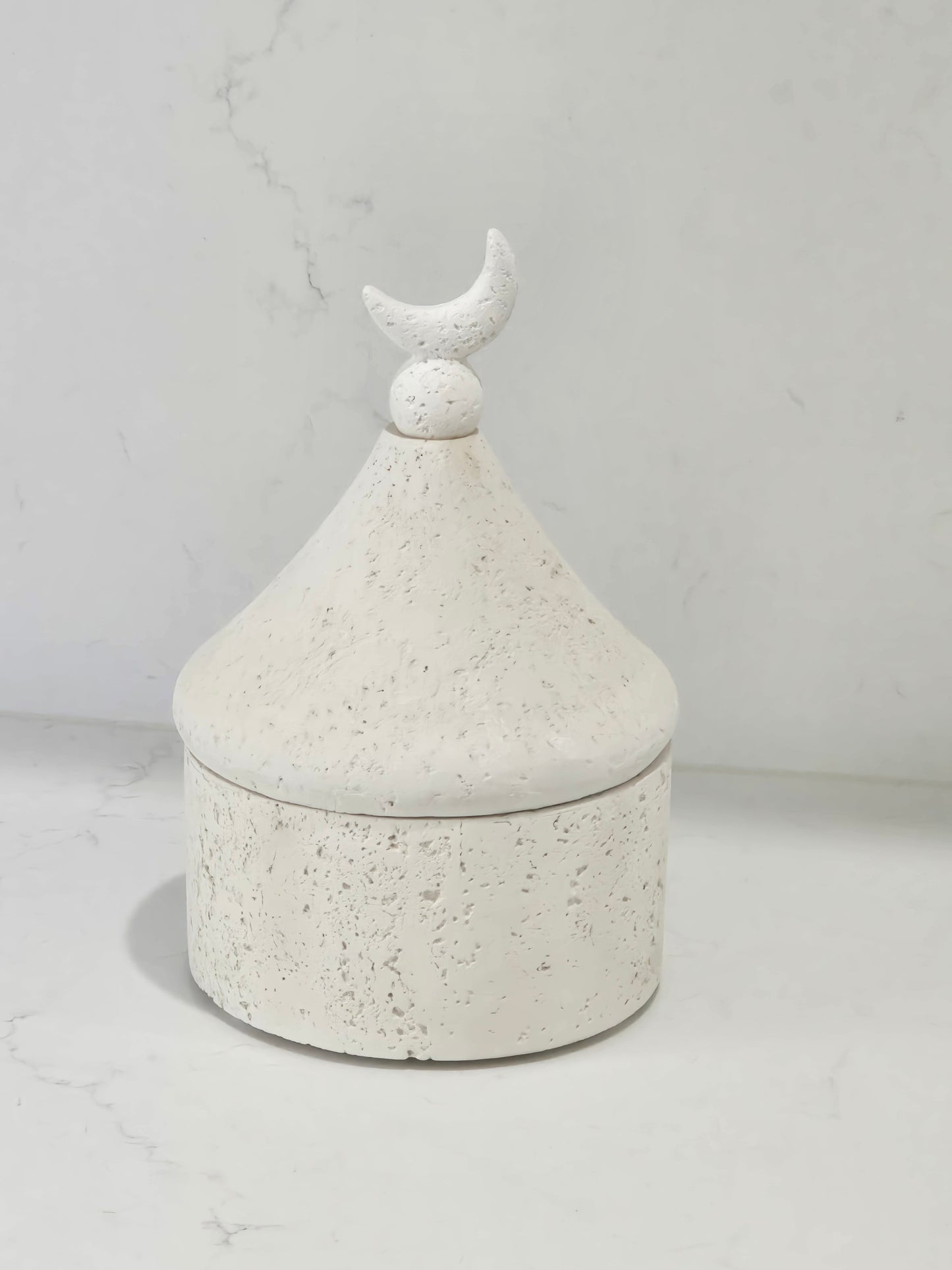 Hira moon jar