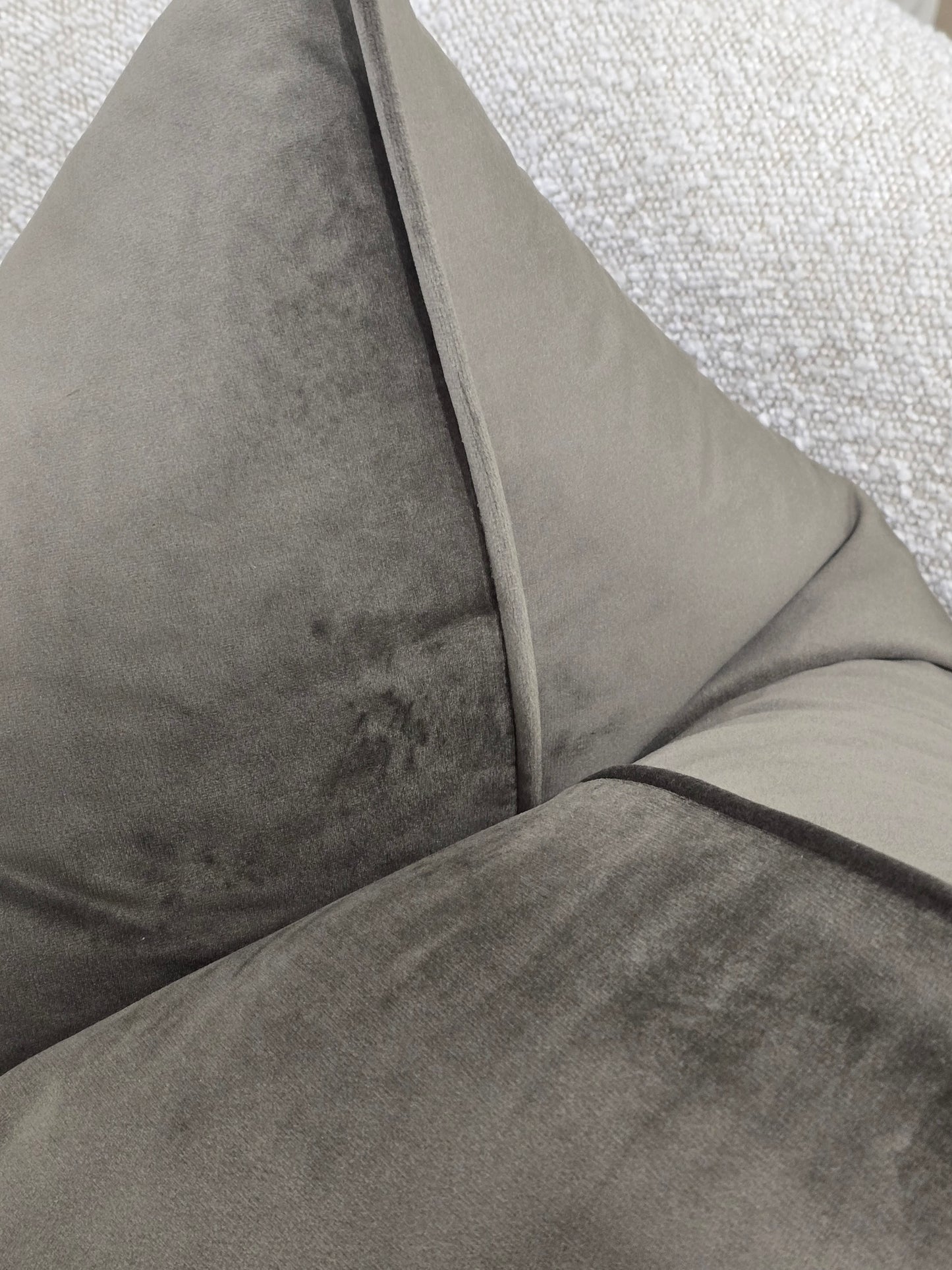 Amilea brown cushion