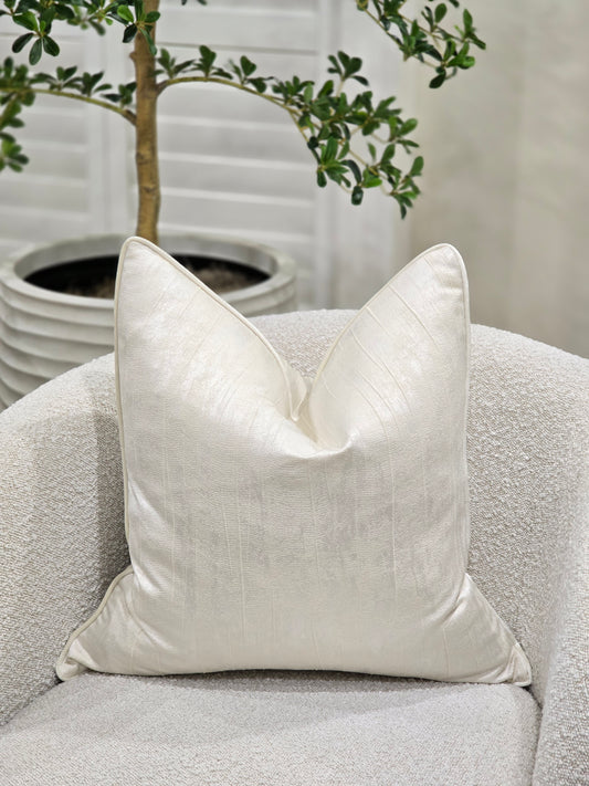 Noire cushion