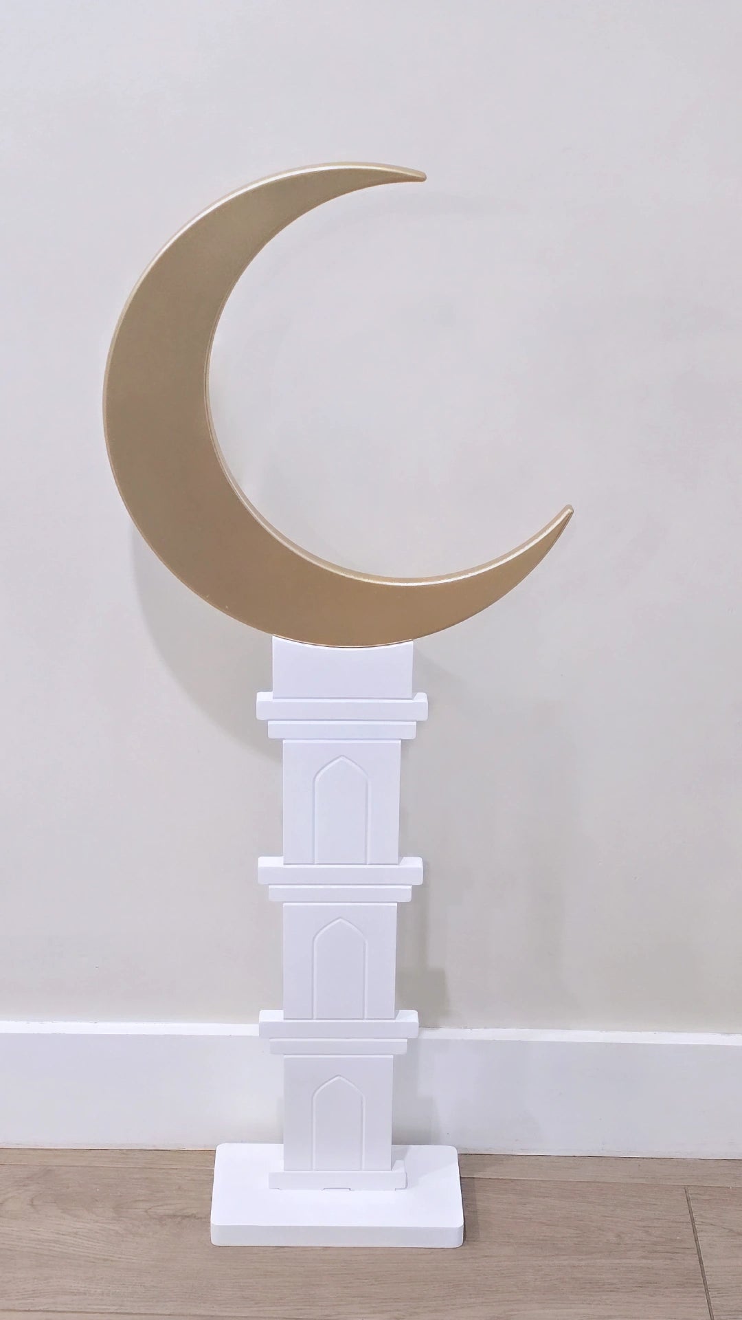 Madinah moon stand (s)