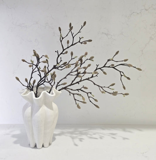 Nitta  magnolia                          floral  arrangement