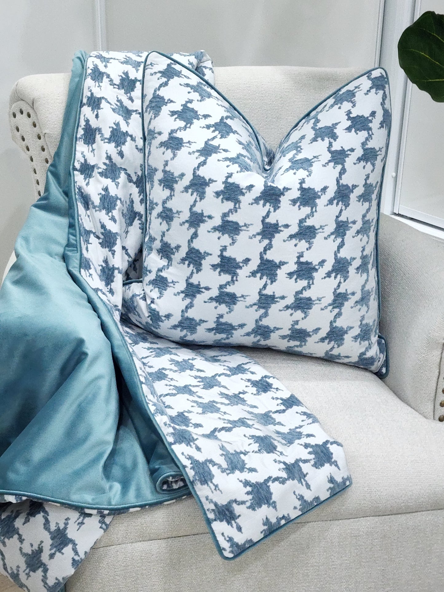 Marwa Aqua houndstooth throw blanket