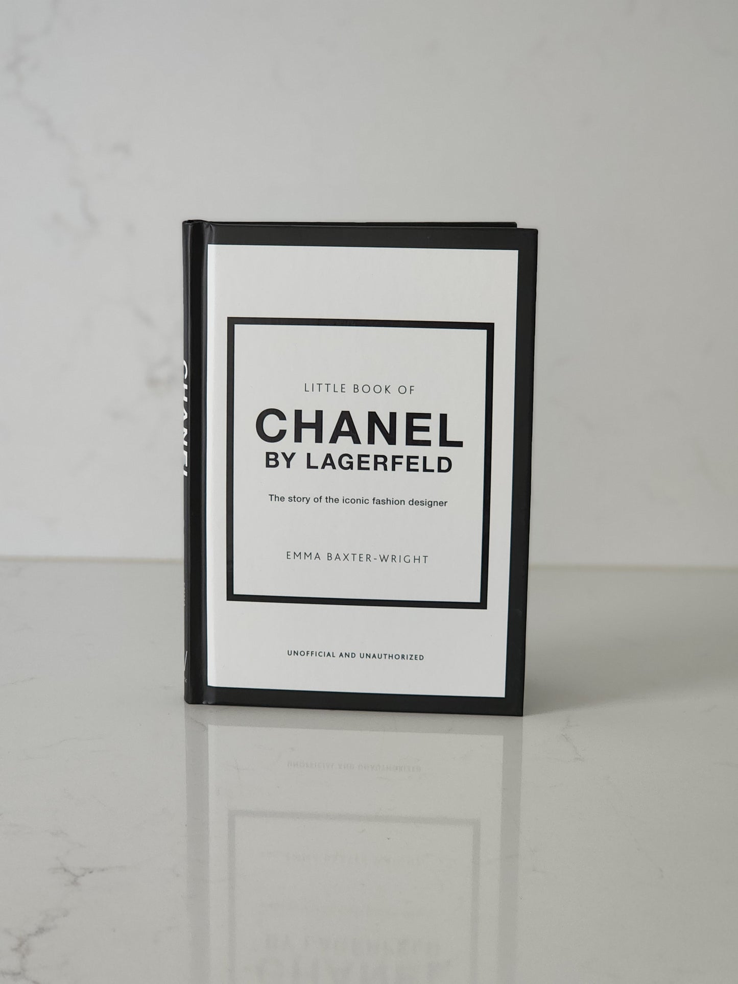 Little book of chanel (white)