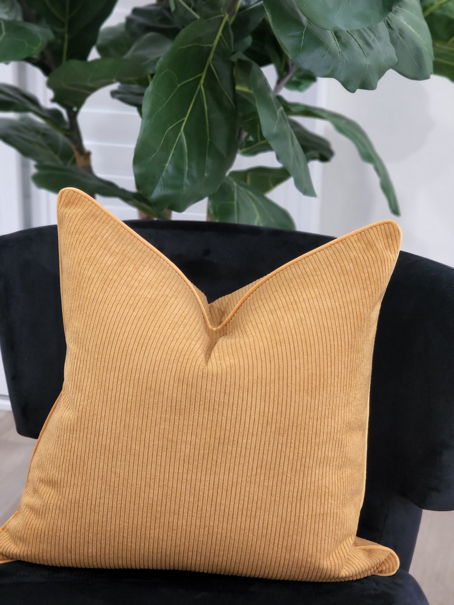 Gina cushion