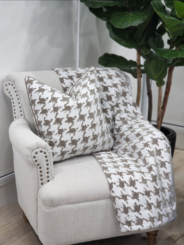 Morocco Mocha houndstooth pattern throw